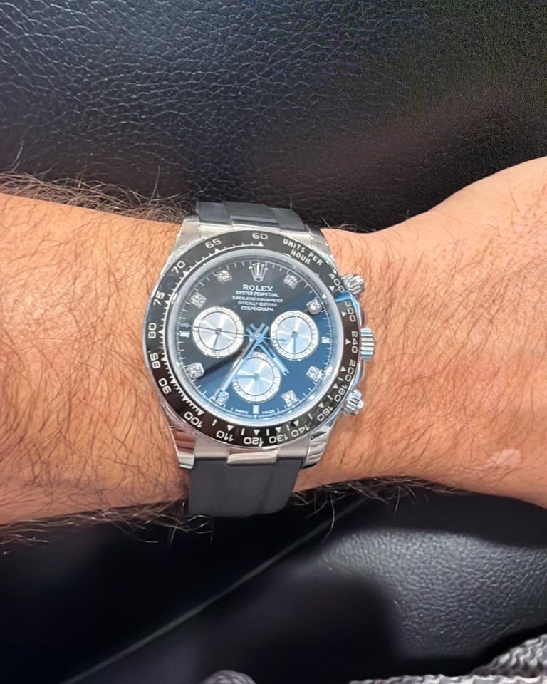 Rolex Cosmograph Daytona, mostrador azul com índices de diamante e pulseira Oysterflex